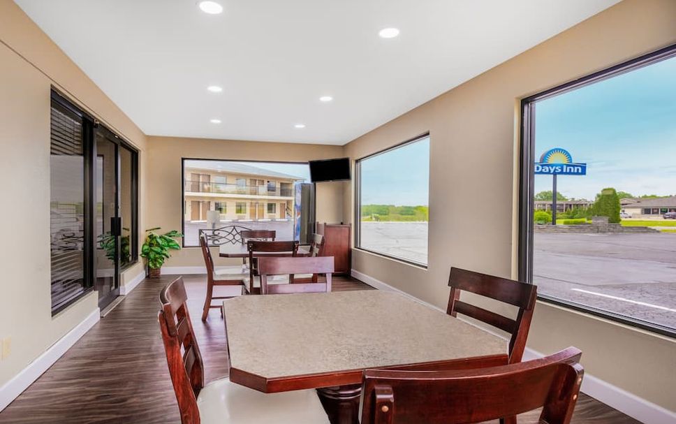 Dining room Photo