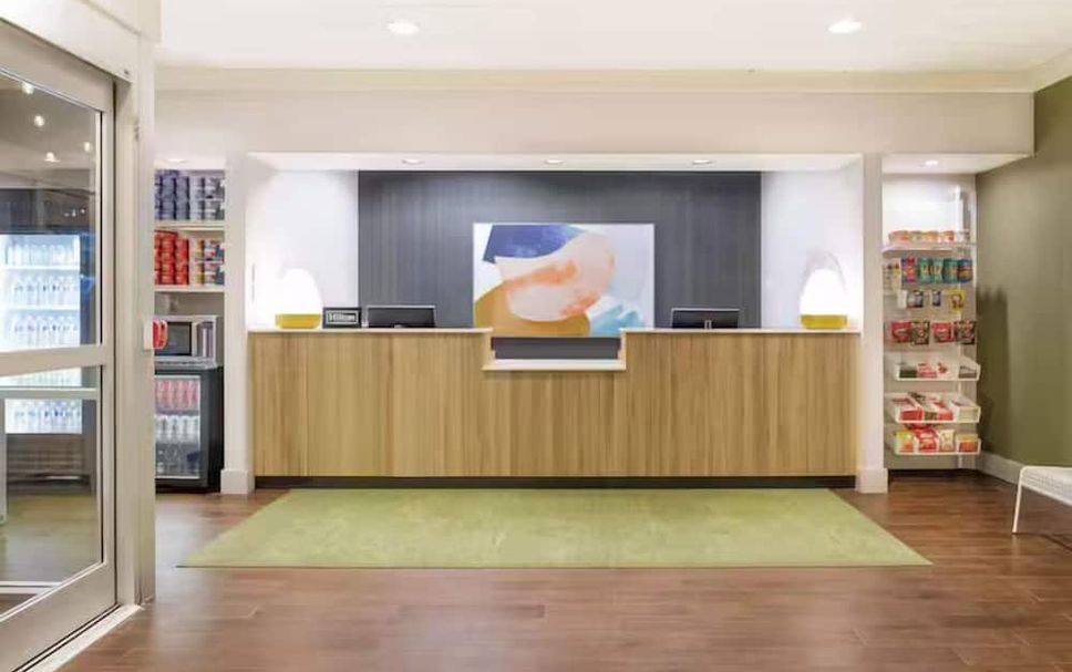 Front desk Photo