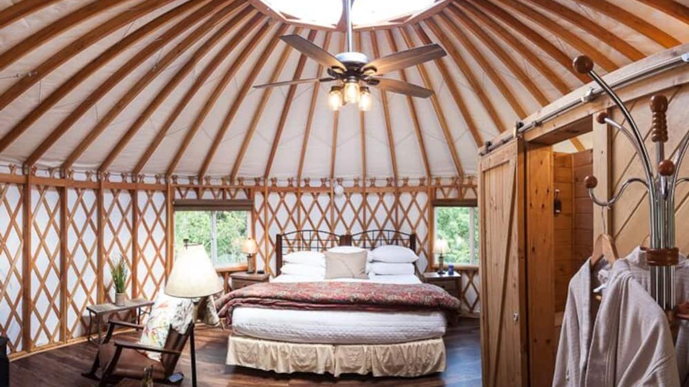 Inn & Spa at Cedar Falls Katydid Yurt