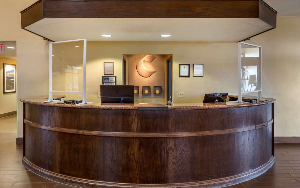 Front desk Photo