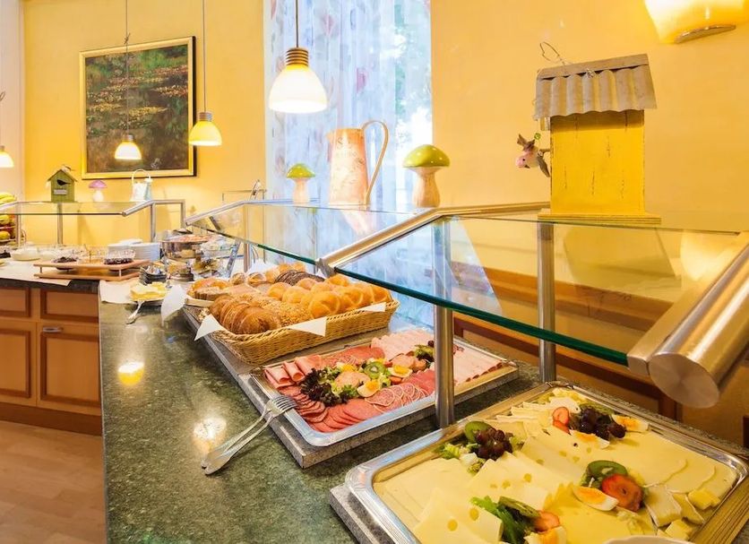 Buffet Photo