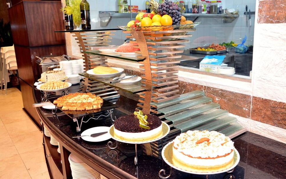 Buffet Photo