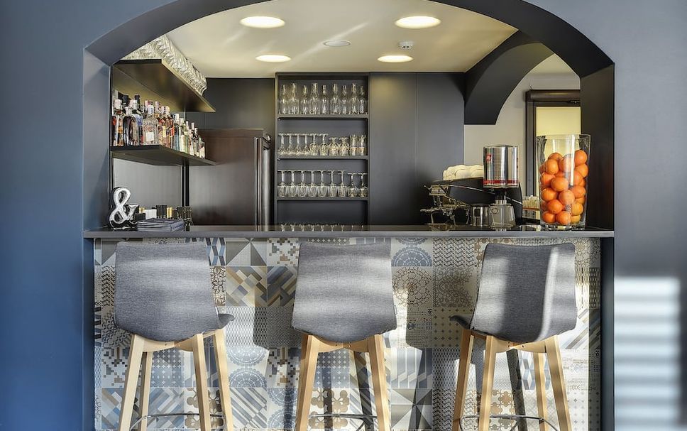 Bar Photo