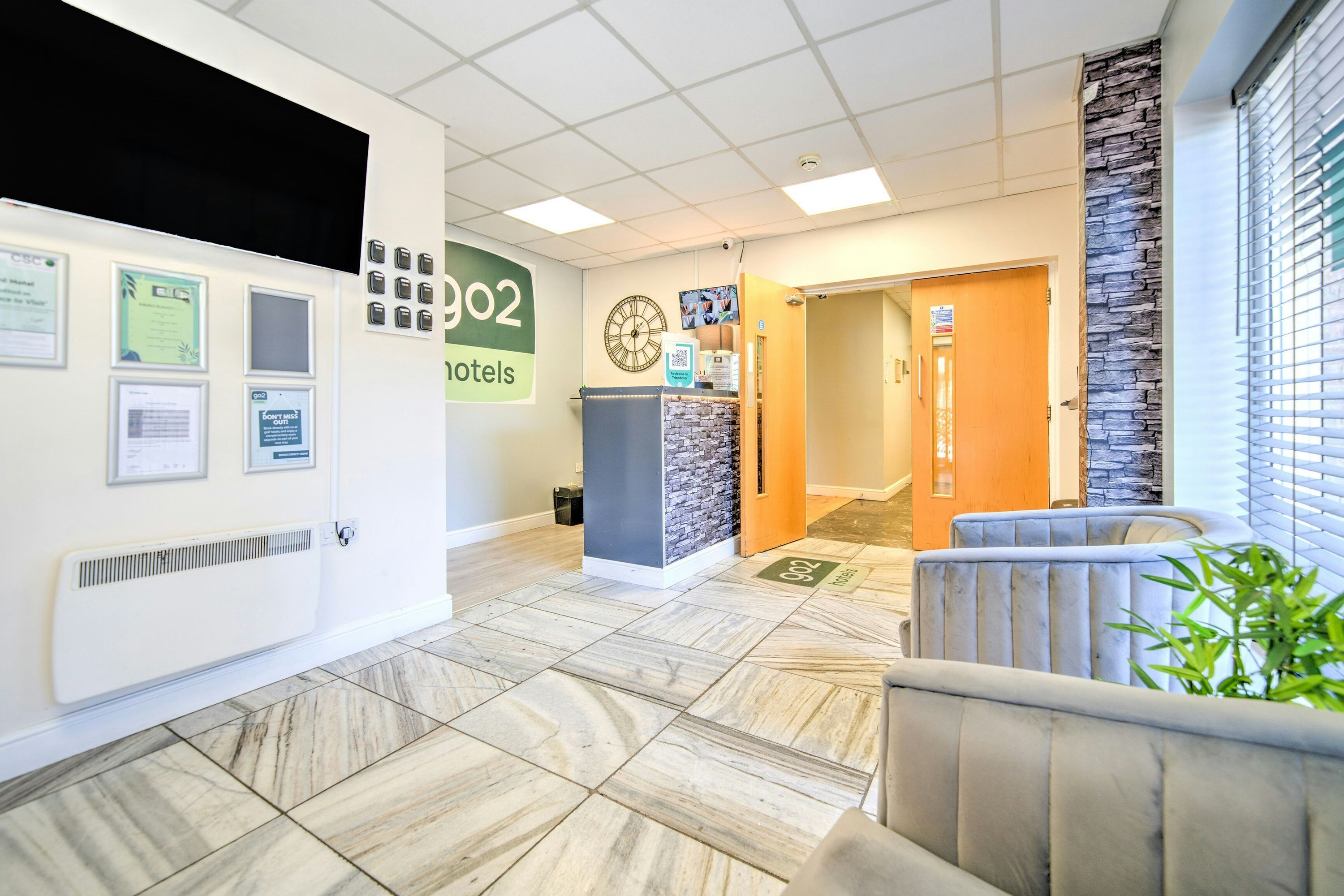 Front desk Photo