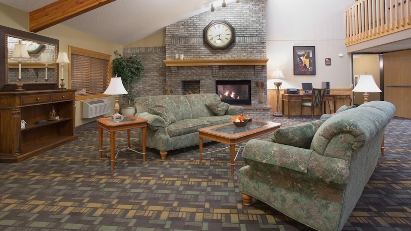 Cobblestone Hotel and Suites - Wisconsin Rapids