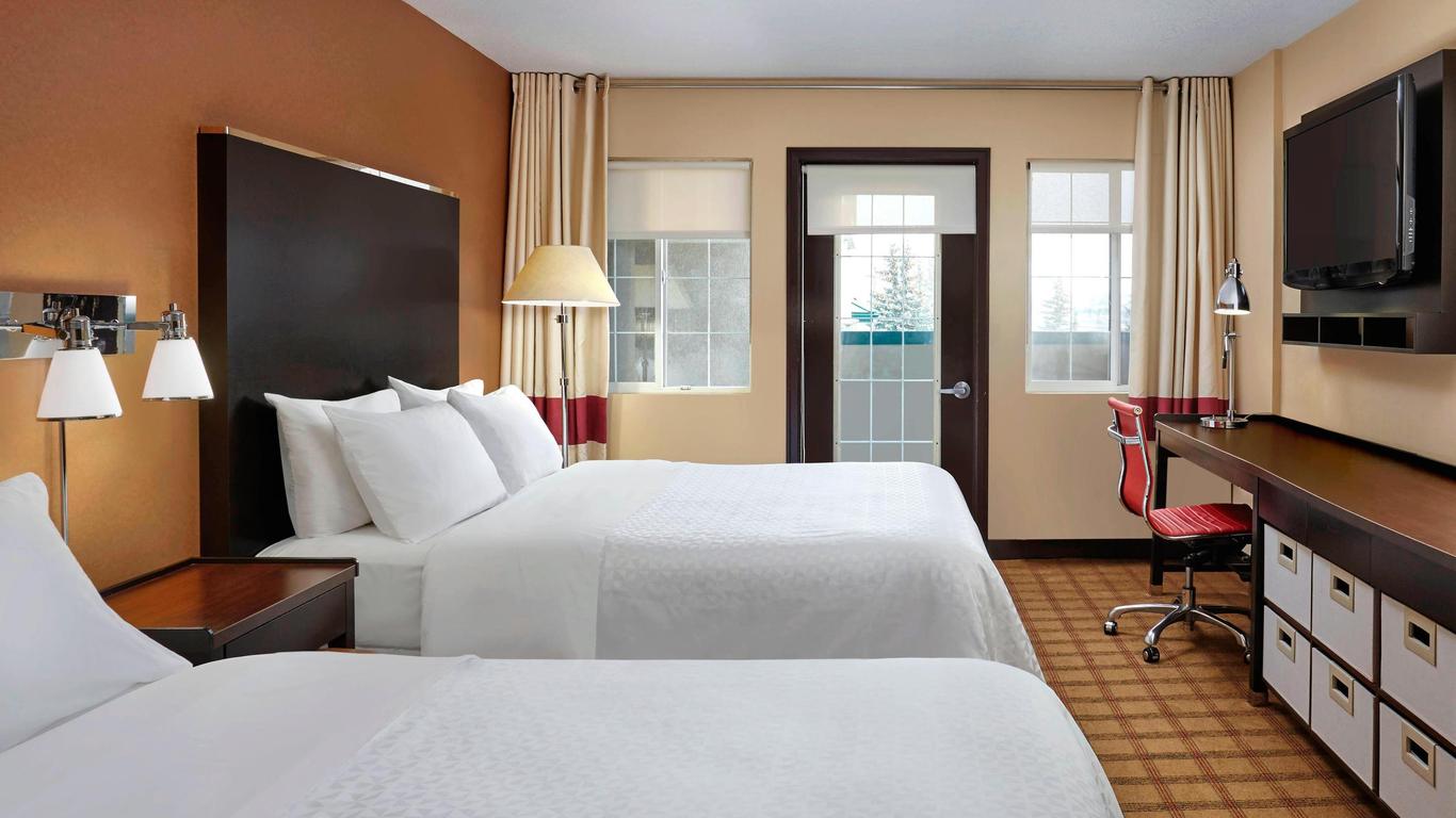 Four Points by Sheraton Hotel & Suites Calgary West