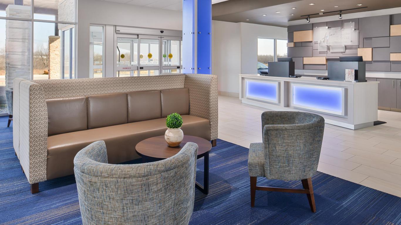 Holiday Inn Express & Suites - Kansas City - Lee's Summit, an IHG Hotel