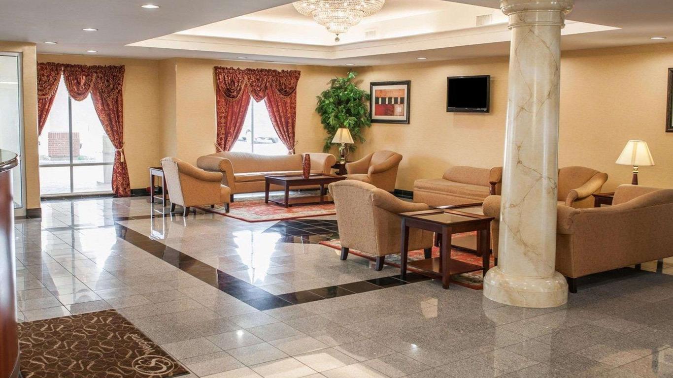 Comfort Suites near Indianapolis Airport