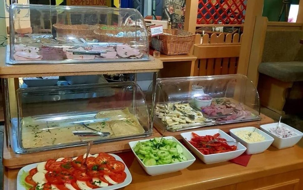 Buffet Photo