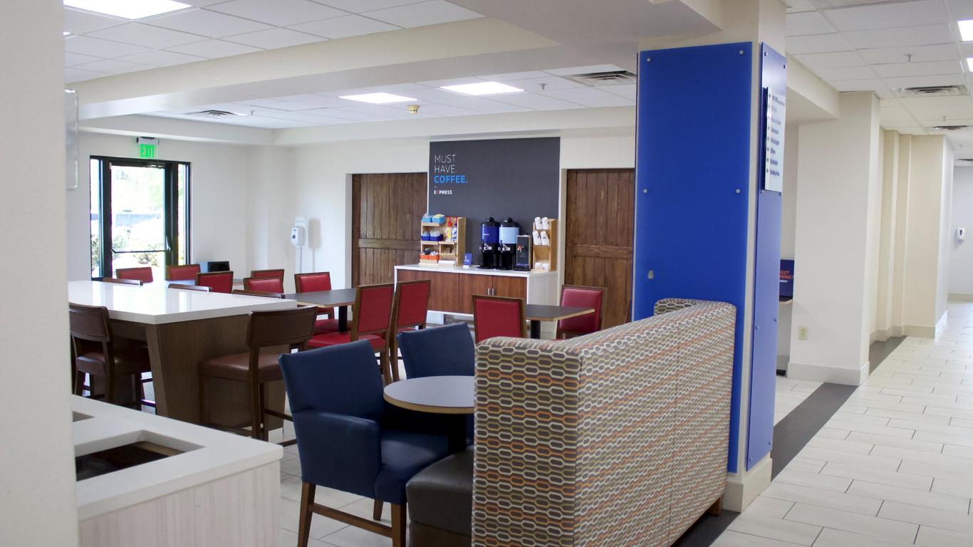 Holiday Inn Express Hotel & Suites Wilson-Downtown, An IHG Hotel