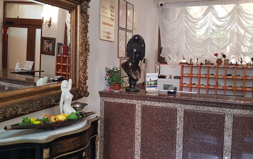 Front desk Photo