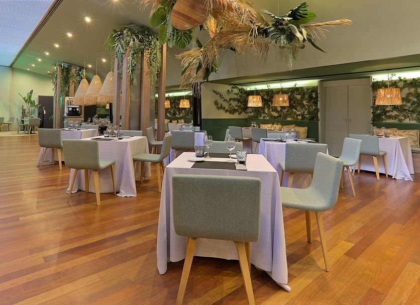 Restaurant Photo
