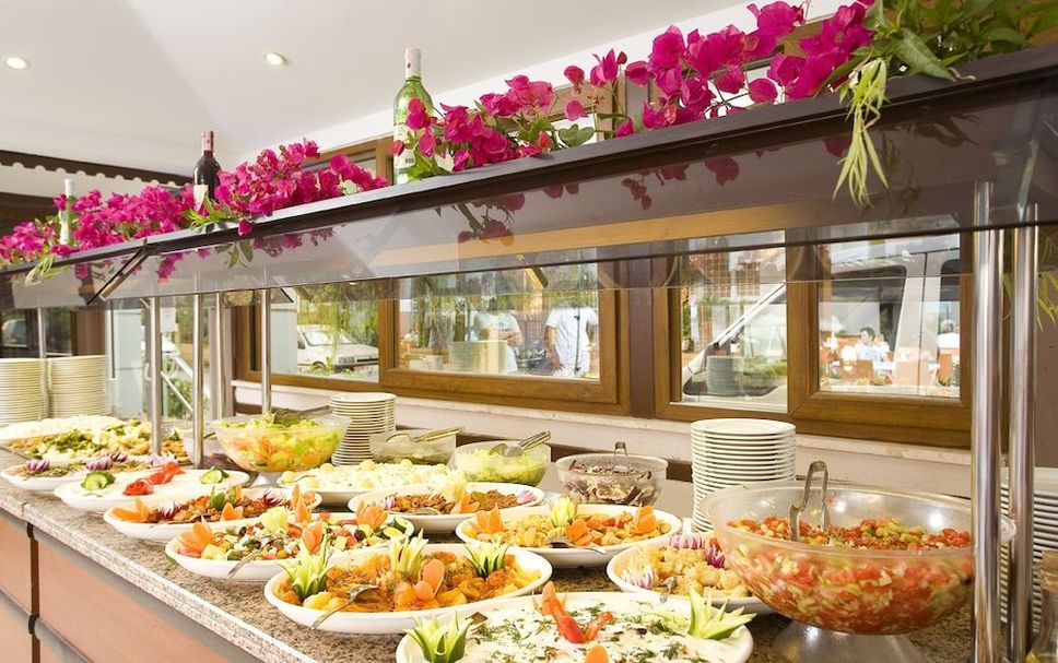 Buffet Photo