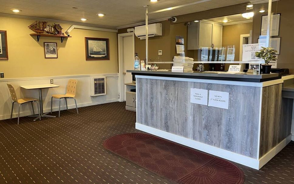 Front desk Photo