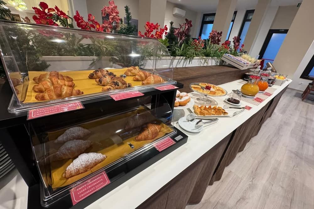 Buffet Photo
