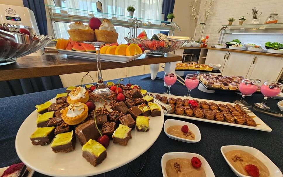 Buffet Photo