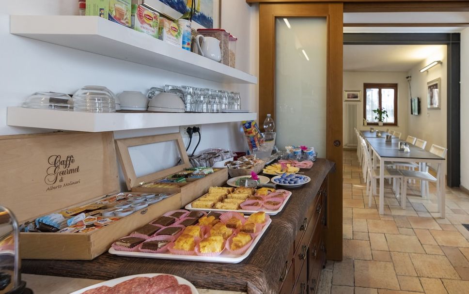 Buffet Photo