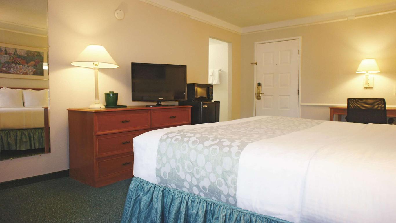La Quinta Inn by Wyndham Kansas City Lenexa