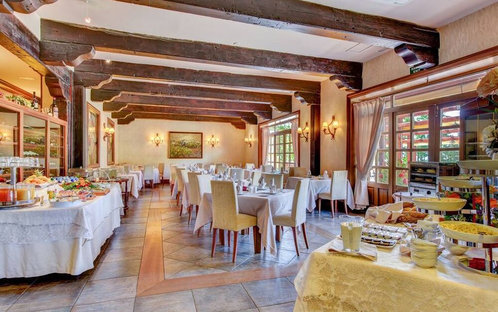 Restaurant Photo