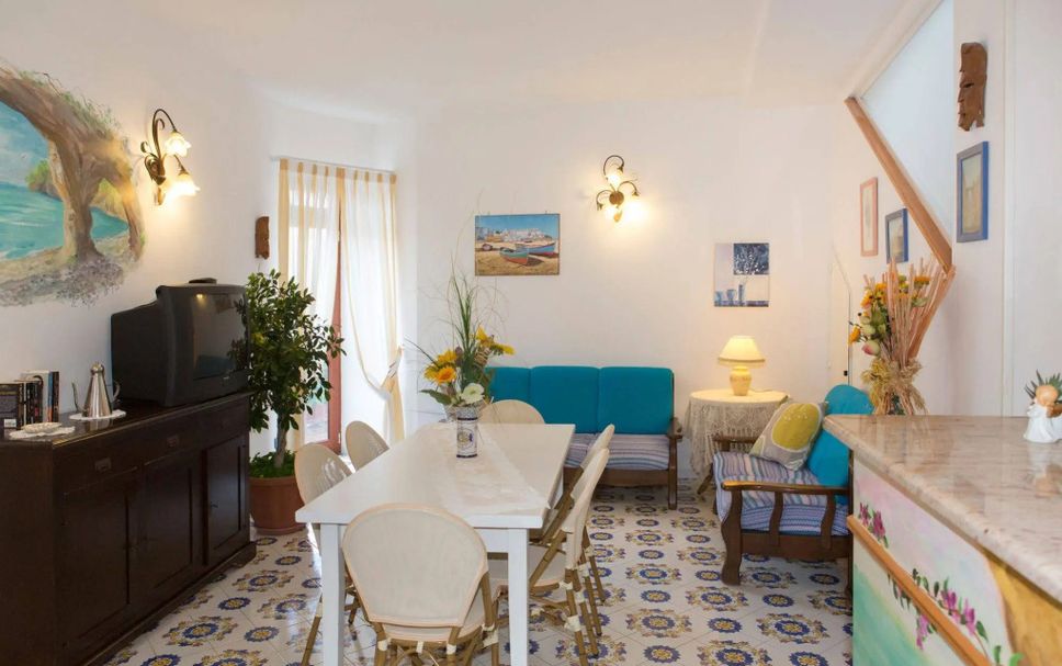 Dining room Photo