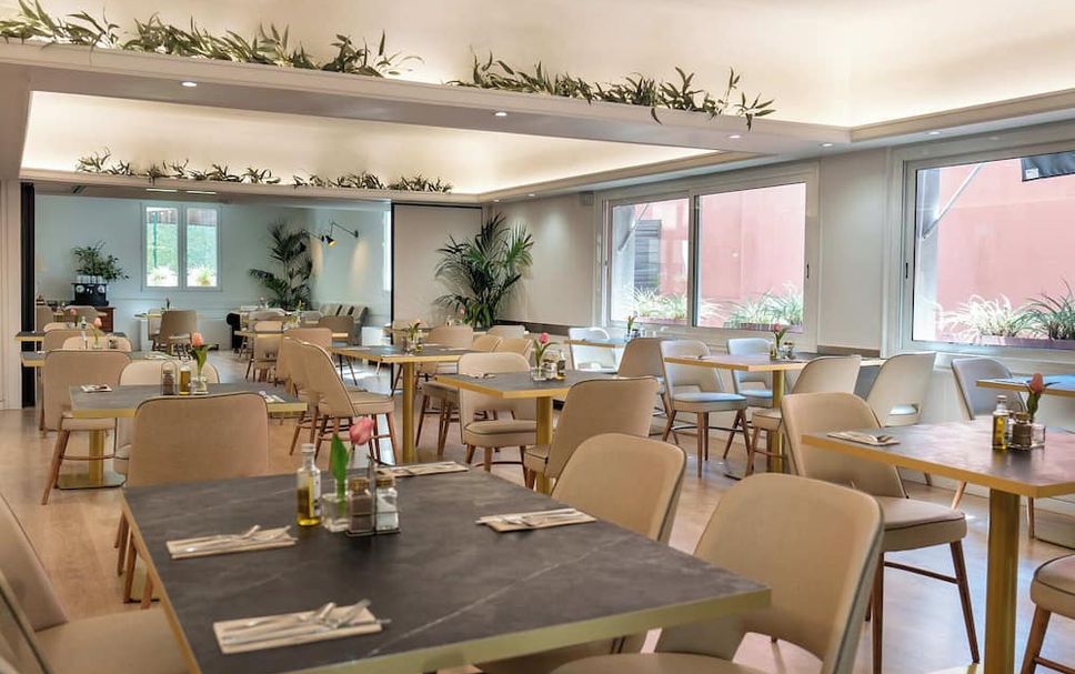 Restaurant Photo