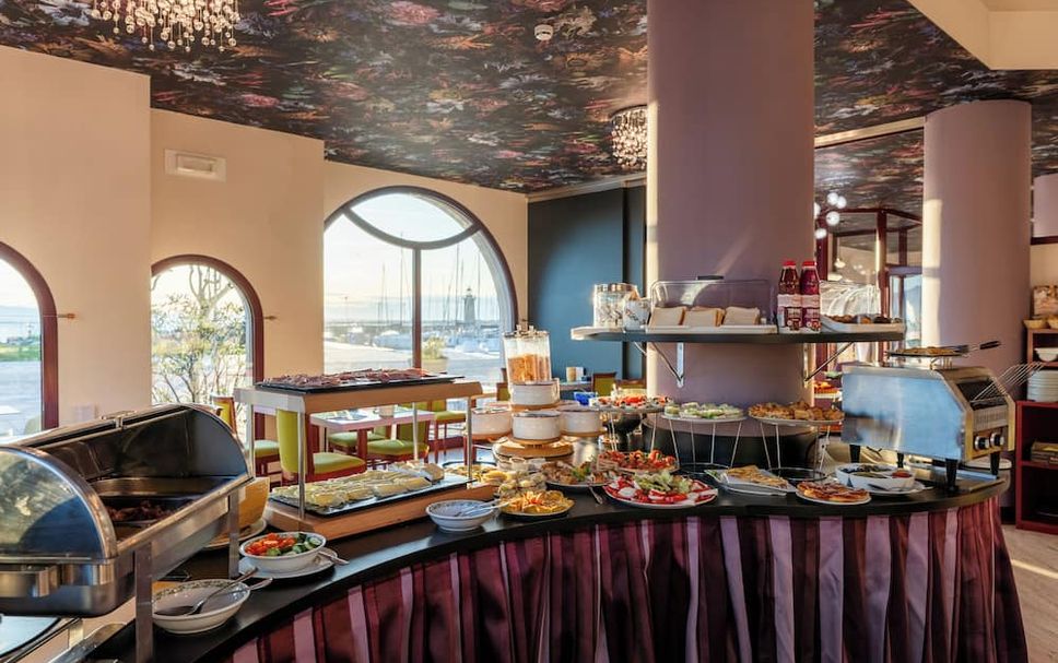 Buffet Photo
