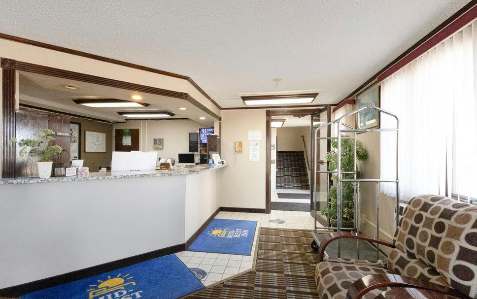 Front desk Photo