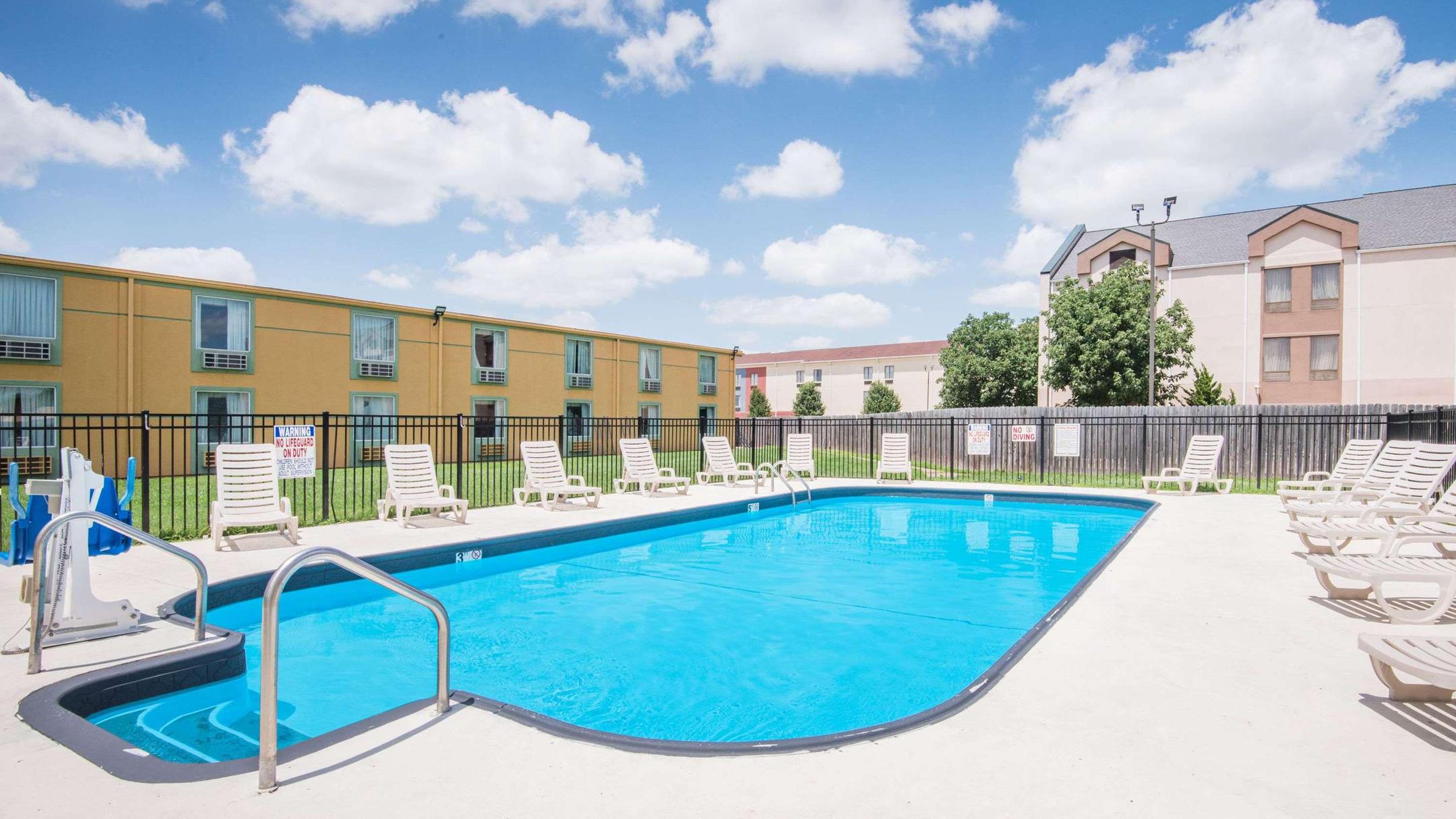 Days Inn by Wyndham Joplin, Joplin, MO, United States Compare Deals
