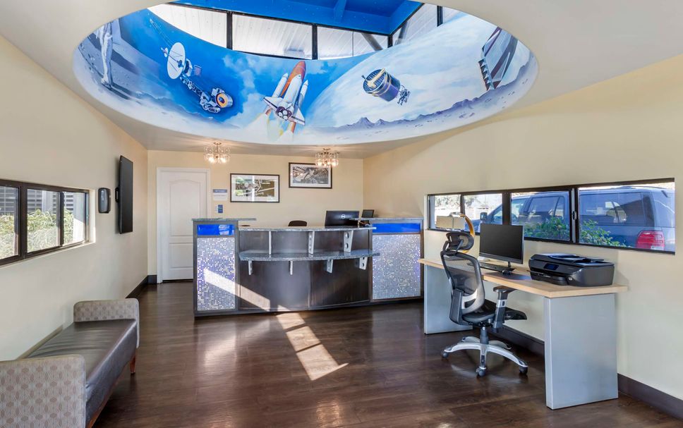 Front desk Photo