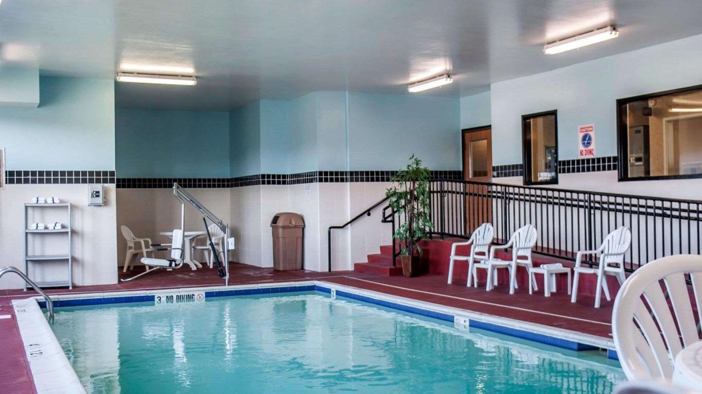 Quality Inn & Suites near St Louis and I-255