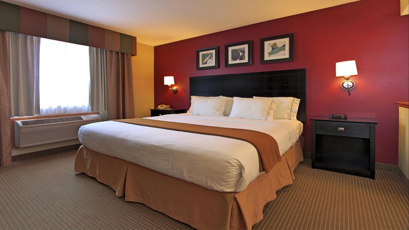 Holiday Inn Express Hotel & Suites Defiance, An IHG Hotel