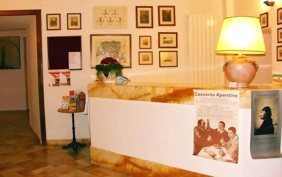 Front desk Photo
