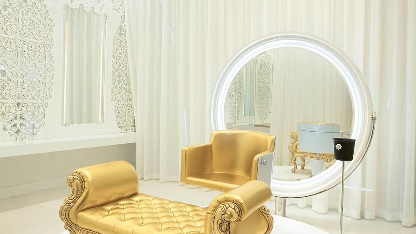 Deluxe Apartments