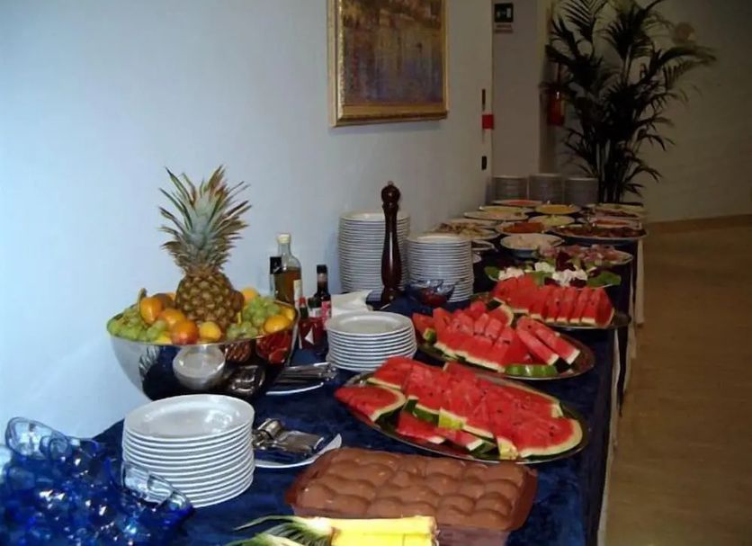 Buffet Photo