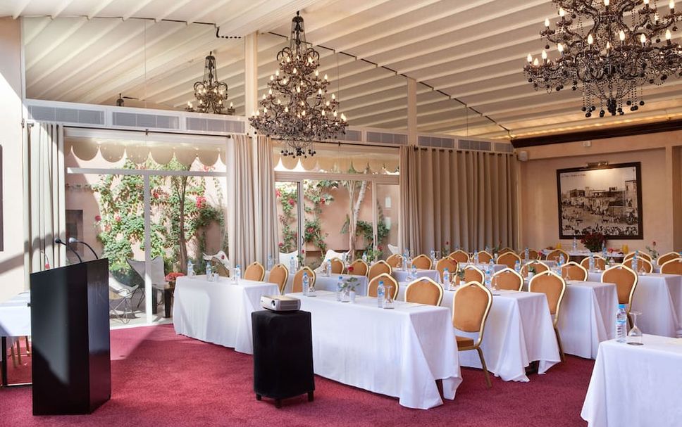 Banquet hall Photo