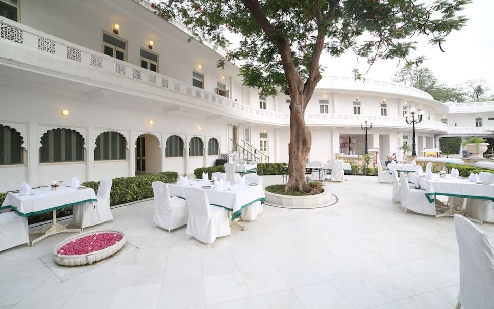 Banquet hall Photo