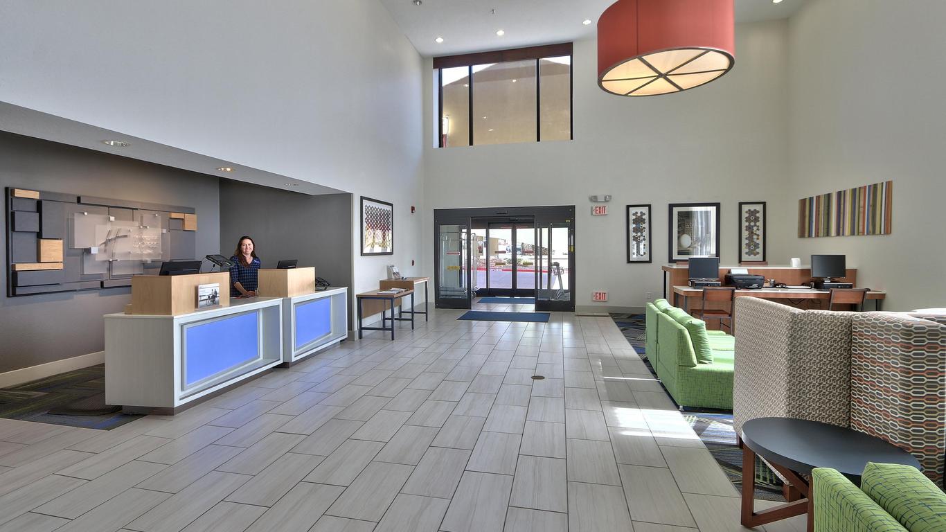 Holiday Inn Express & Suites Albuquerque-N. Balloon Fsta Pk