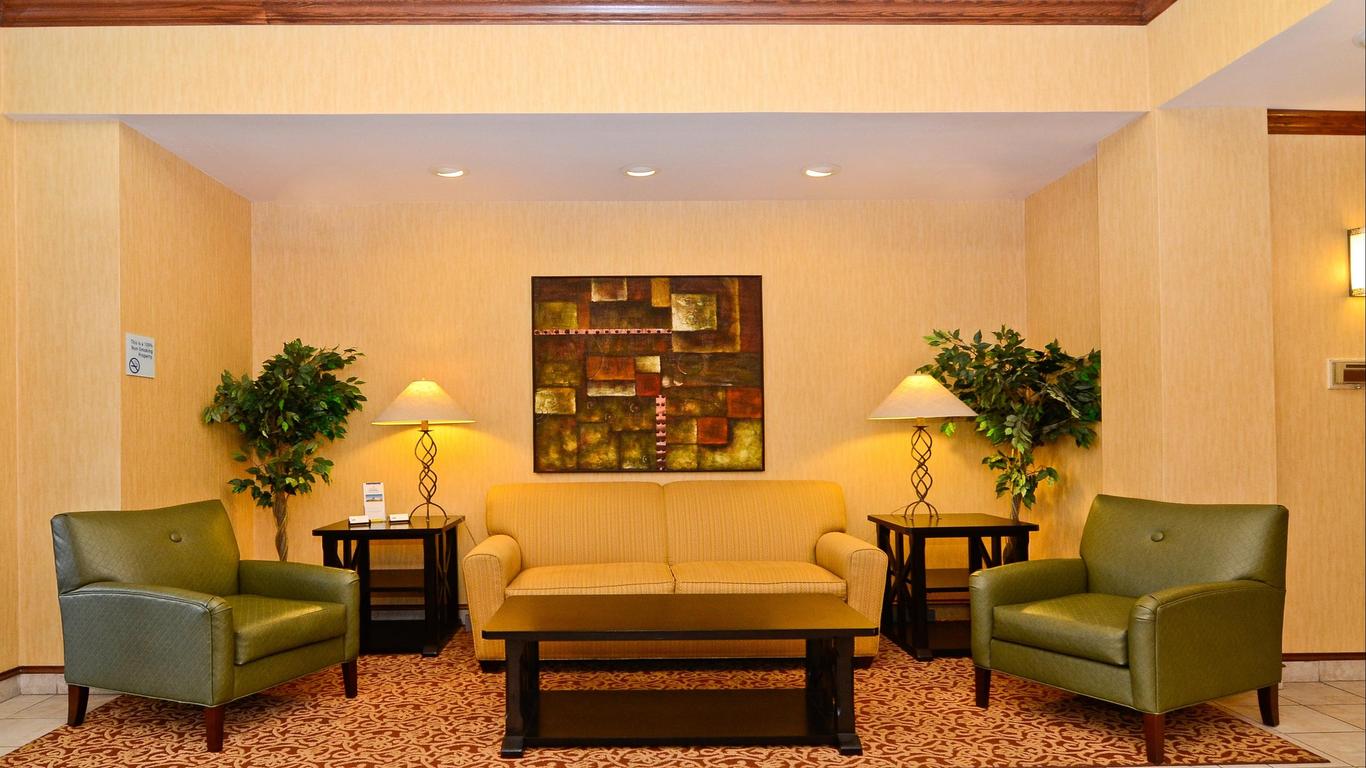 Holiday Inn Express Hotel & Suites Fort Atkinson, An IHG Hotel