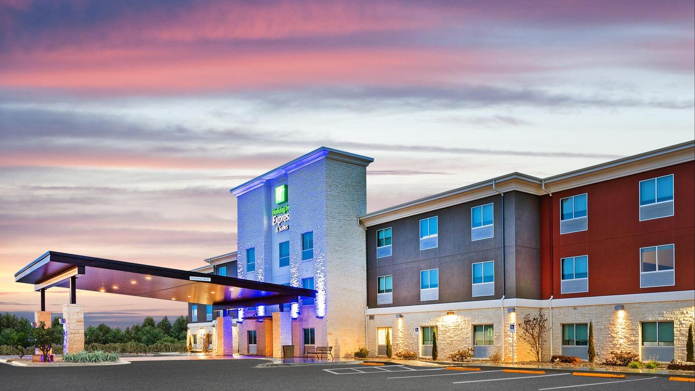 Holiday Inn Express & Suites Junction