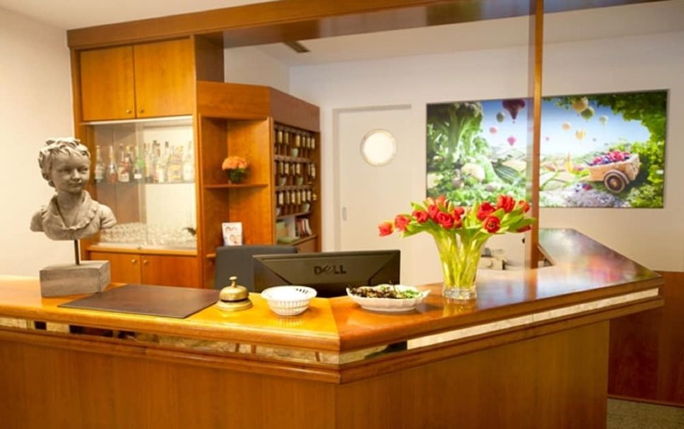 Front desk Photo