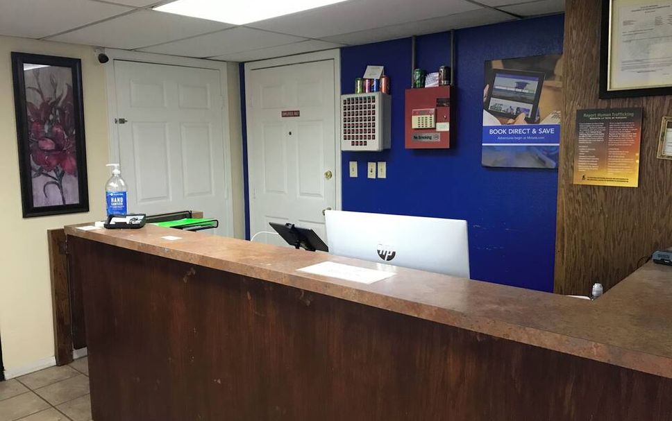 Front desk Photo