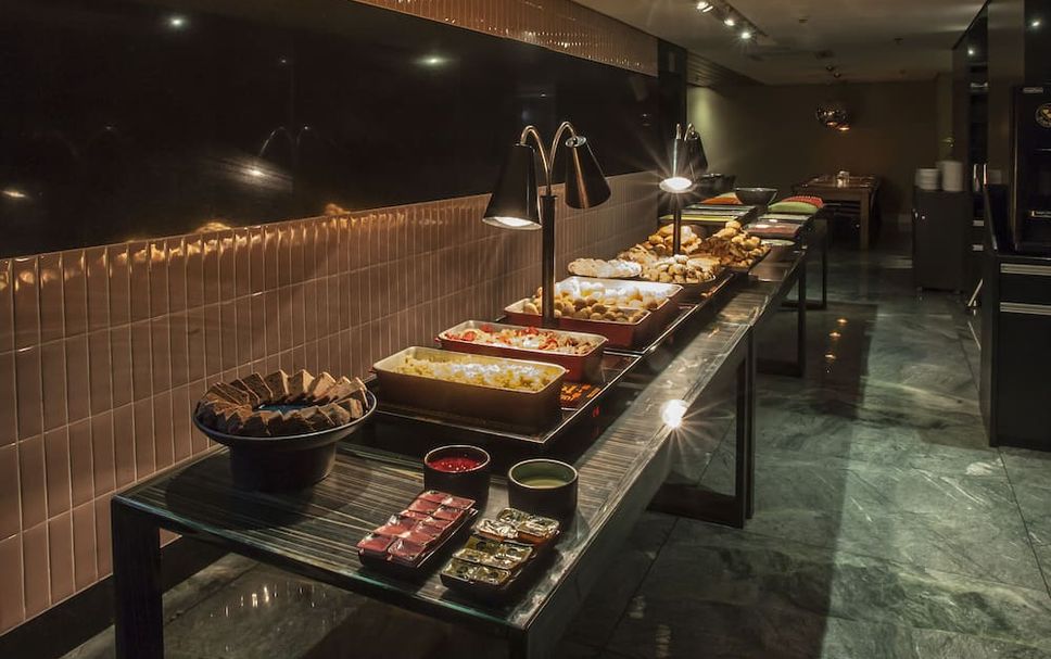 Buffet Photo