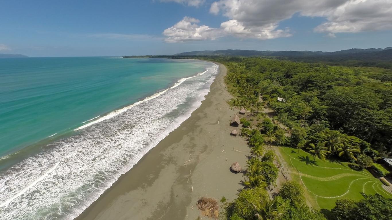 Iguana Lodge Beach Resort and Spa