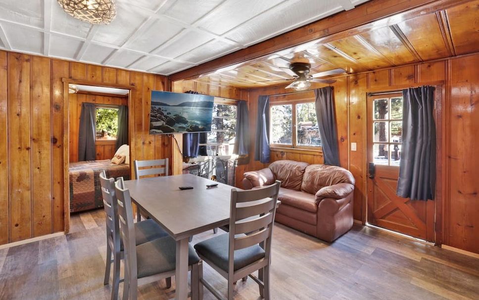 Dining room Photo