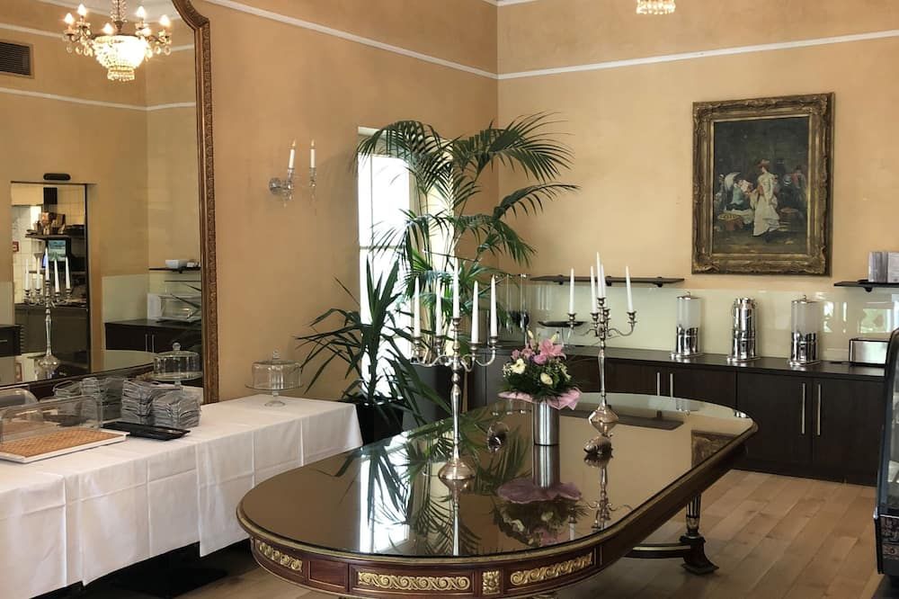 Dining room Photo