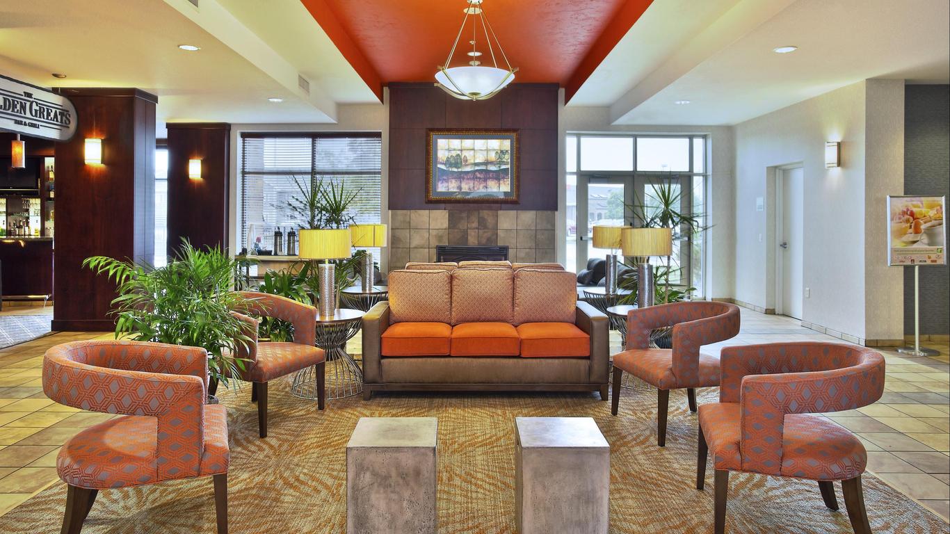 Holiday Inn & Suites Green Bay Stadium