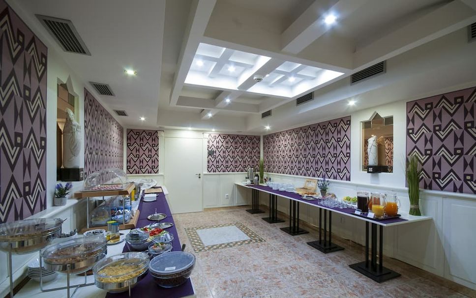 Buffet Photo