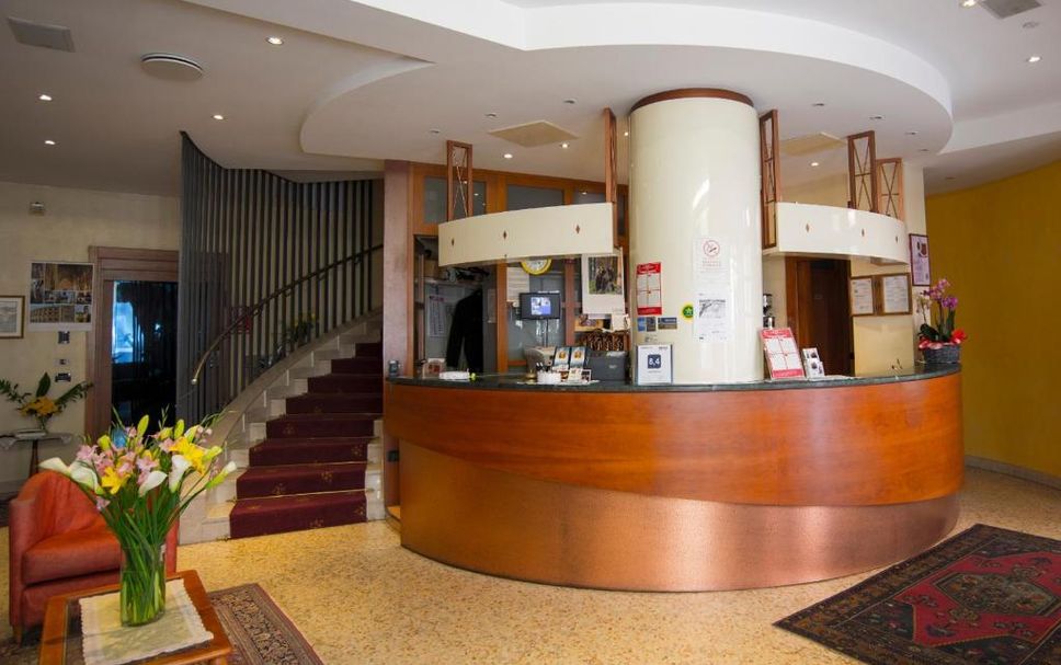 Front desk Photo