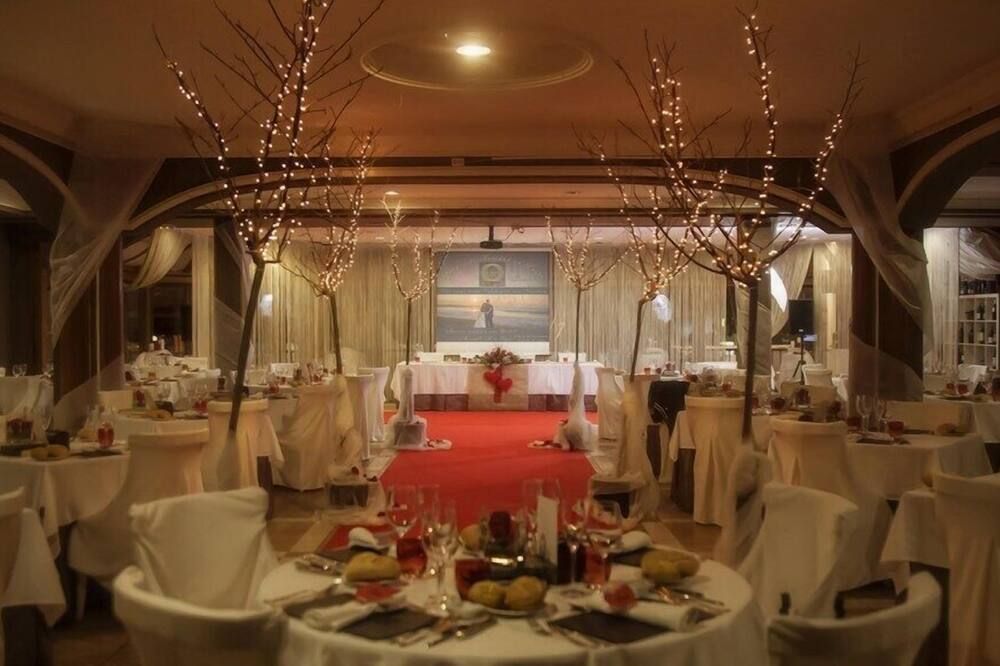 Banquet hall