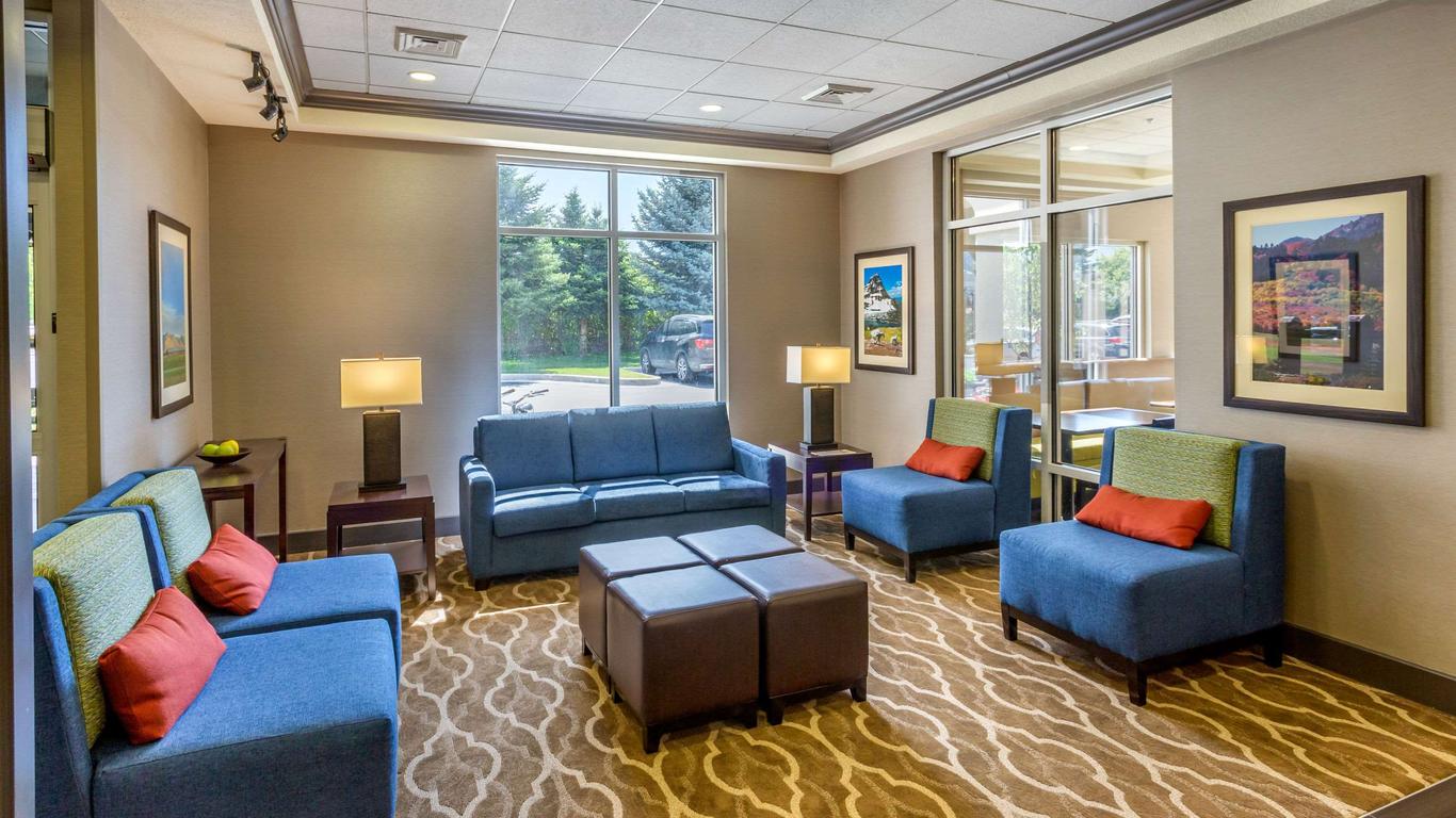 Comfort Inn and Suites Logan Near University